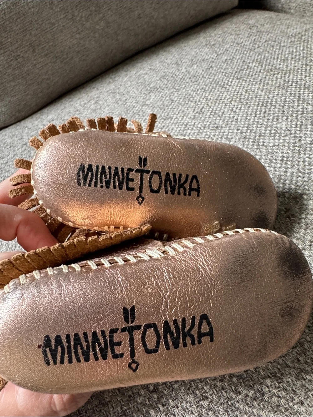 Minnetonka infant Metallic Rose Gold Fringe Moccasin Slip-On shoes size 2